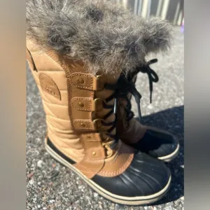 Sorel Tofino ll Faux Fur Lace-Up Waterproof Snow Boots in Curry/Fawn - Women's 6