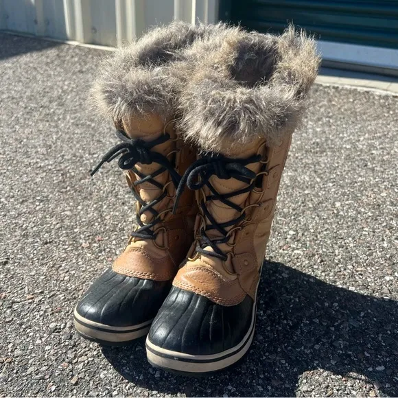 Sorel Tofino ll Faux Fur Lace-Up Waterproof Snow Boots in Curry/Fawn - Women's 6