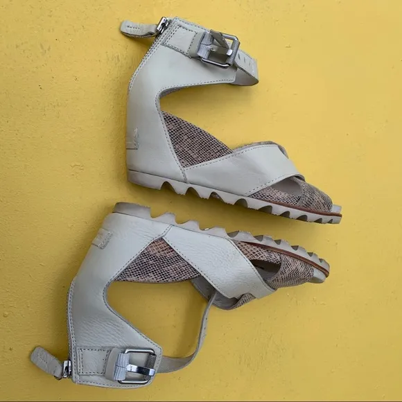 SOREL wedge heels strappy utility style snake print detail shoes 8