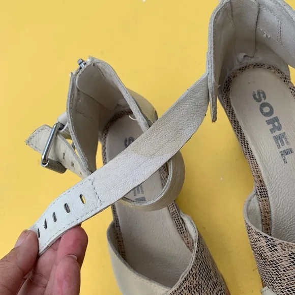 SOREL wedge heels strappy utility style snake print detail shoes 8