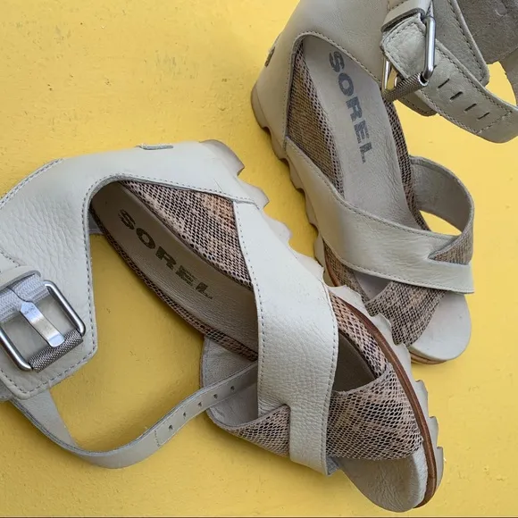 SOREL wedge heels strappy utility style snake print detail shoes 8