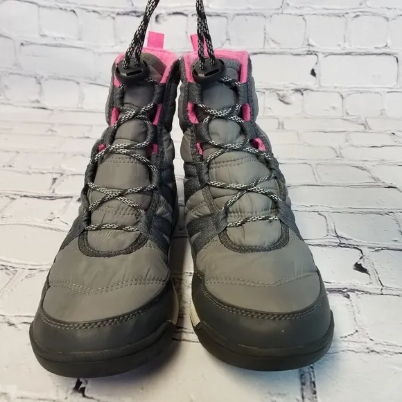 Sorel Whitney II short lace up boots girls 5 womens 7