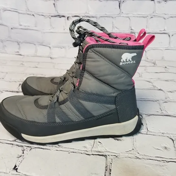 Sorel Whitney II short lace up boots girls 5 womens 7