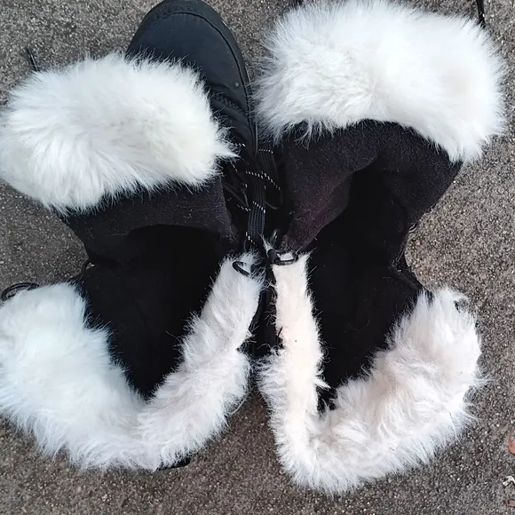 Sorel Whitney II Waterproof Short Lace Faux Fur Boots Girls 6½ (Wo.8)