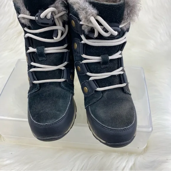 SOREL WINTER FUR  LACE UP BOOTS
