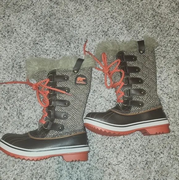 Sorel Women's 5 Tofino Faux Fur Tall Herringbone winter boots lace up