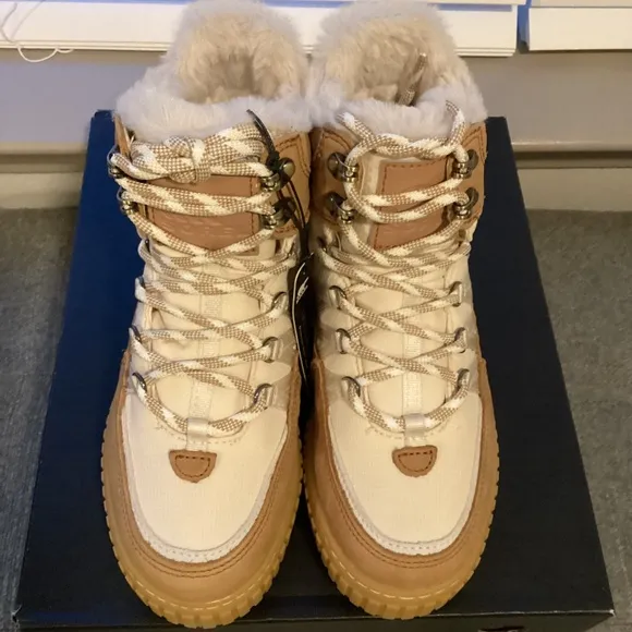 Sorel Women's Ona Ave Trek Boots, size 5