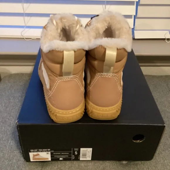 Sorel Women's Ona Ave Trek Boots, size 5
