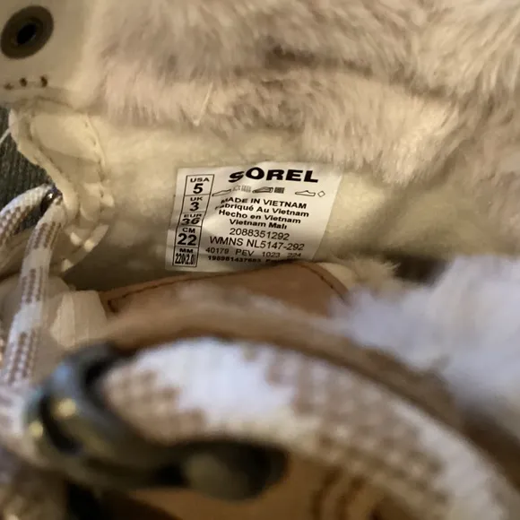 Sorel Women's Ona Ave Trek Boots, size 5