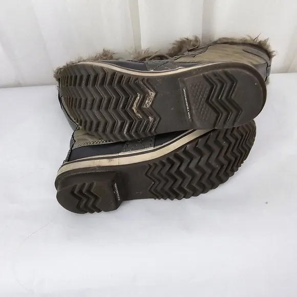 Sorel Women's Tofino II Boots olive and gray size 7