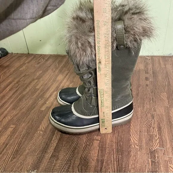 Sorel Womens Joan of Artic Waterproof Green Suede Snow Boots 8 Faux Fur Trim