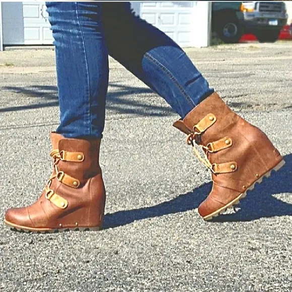 SOREL x Anthropologie Joan of Arctic Lexie Lace up brown Leather Boots 8