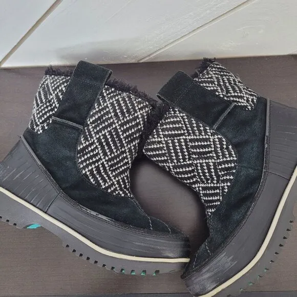Sorel Youth Boy's Suede Winter Boots Size 4  Faux Fur Lined Check Pattern  JPT