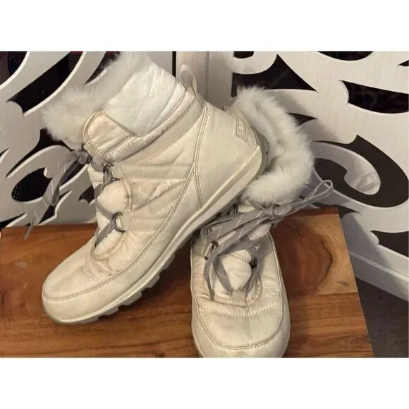 Sorel Whitney short lace up snow boot ski boots sz 9 vanilla white