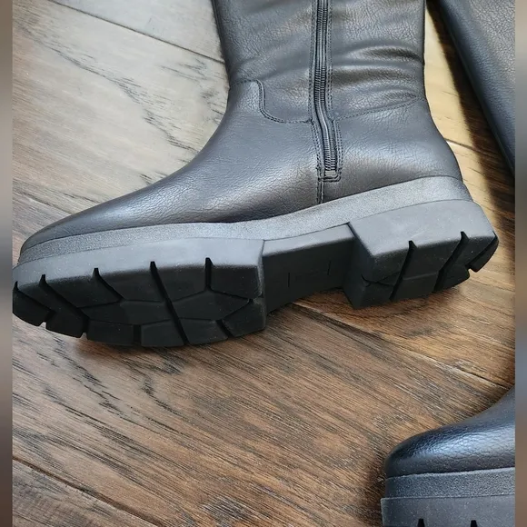 SOUL Naturalizer Womens Orchid High Shaft Boots, size 11 M.