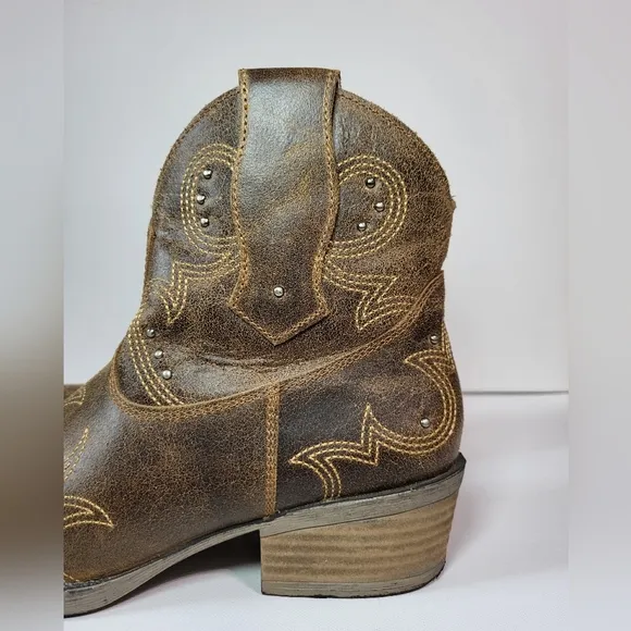 Sterling River Brown Embroidery Stud R-Toe Cowgirl Booties Women's Size 8.5