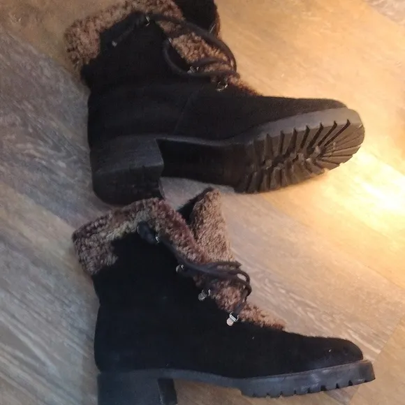 Stuart Weitzman Black and Brown Winter Boots with Cozy Lining and Sturdy Sole