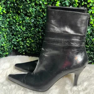 Stuart Weitzman Black Leather Pointed Toe short Boots with pleats Size 7