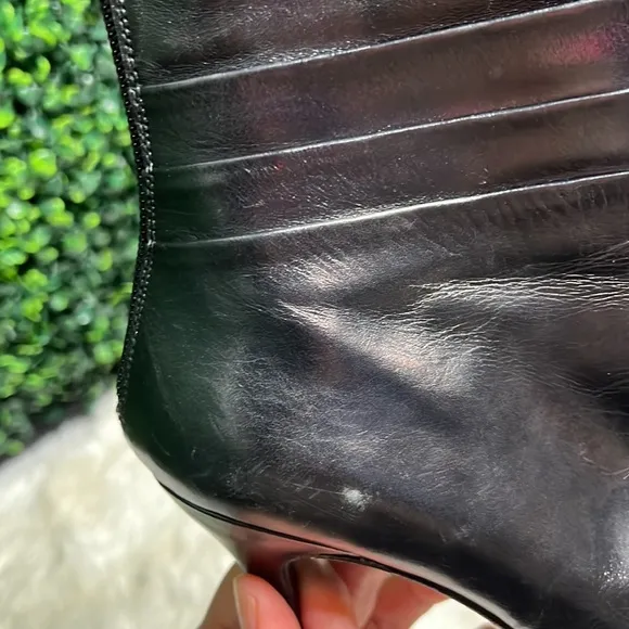 Stuart Weitzman Black Leather Pointed Toe short Boots with pleats Size 7