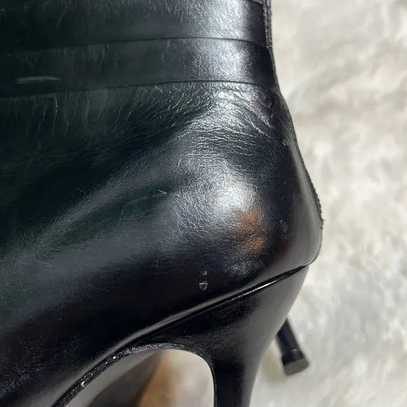 Stuart Weitzman Black Leather Pointed Toe short Boots with pleats Size 7