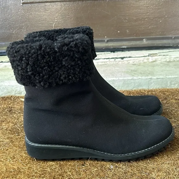 Stuart Weitzman Gore Tex Ankle Boots With Faux Fur Floor Sample NWOB Sz 8