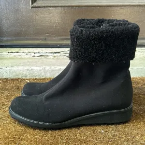 Stuart Weitzman Gore Tex Ankle Boots With Faux Fur Floor Sample NWOB Sz 8