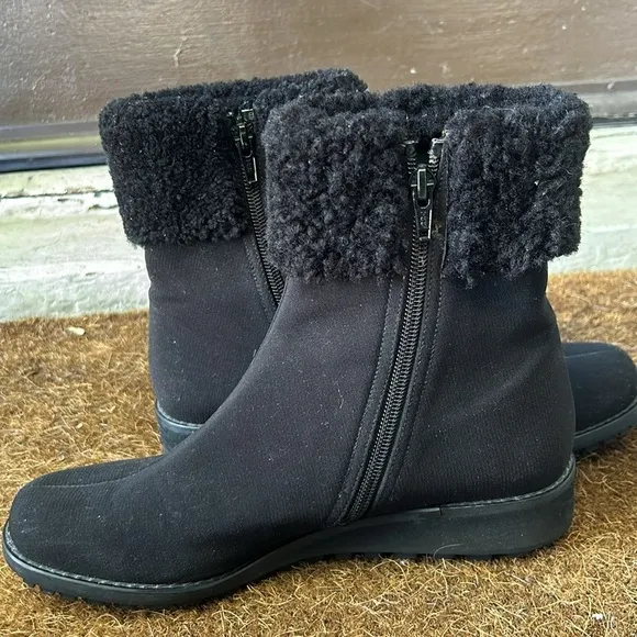 Stuart Weitzman Gore Tex Ankle Boots With Faux Fur Floor Sample NWOB Sz 8