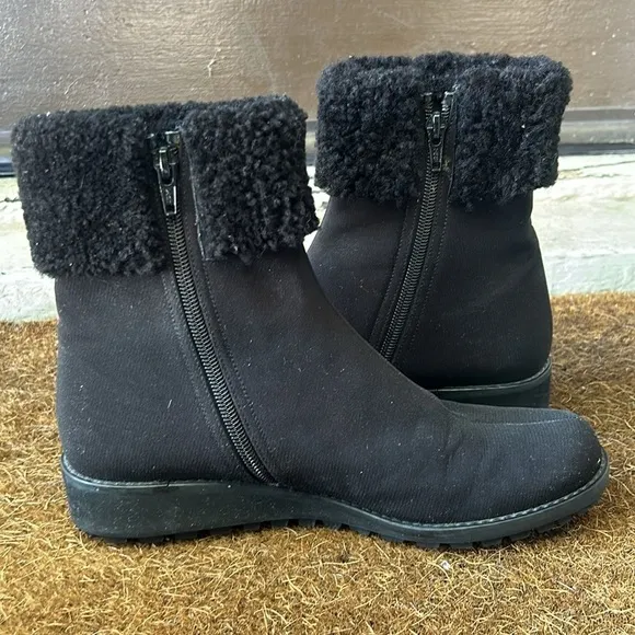 Stuart Weitzman Gore Tex Ankle Boots With Faux Fur Floor Sample NWOB Sz 8