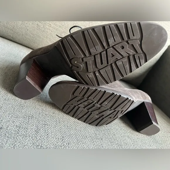 Stuart Weitzman Grey suede lace-up oxfords. Size 9
