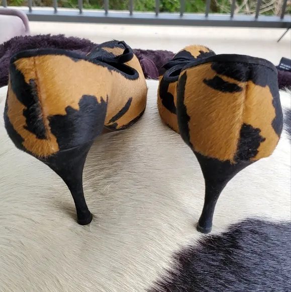 Stuart Weitzman Vintage Animal Print Calf Hair Black and Tan Women's Heels Sz 7