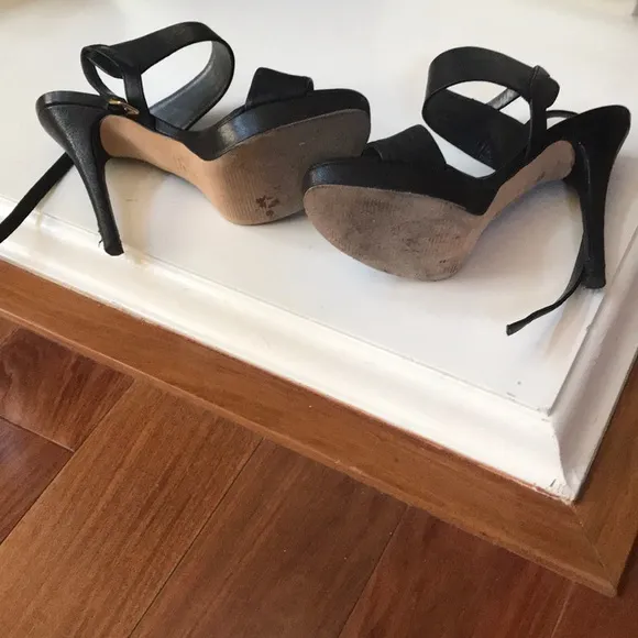 Stuart Weizmann black heels sandals