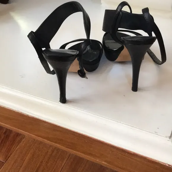 Stuart Weizmann black heels sandals