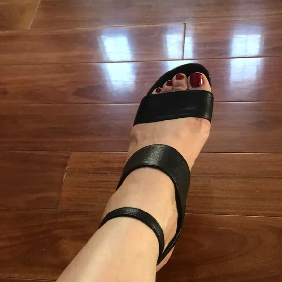 Stuart Weizmann black heels sandals