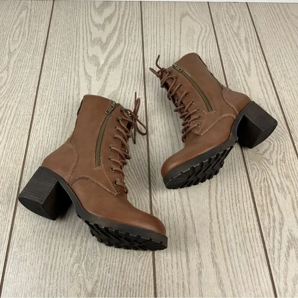 Sun   Stone Sloanie Lace-Up Lug Sole Hiker Booties 8.5M Tan Faux Leather $80
