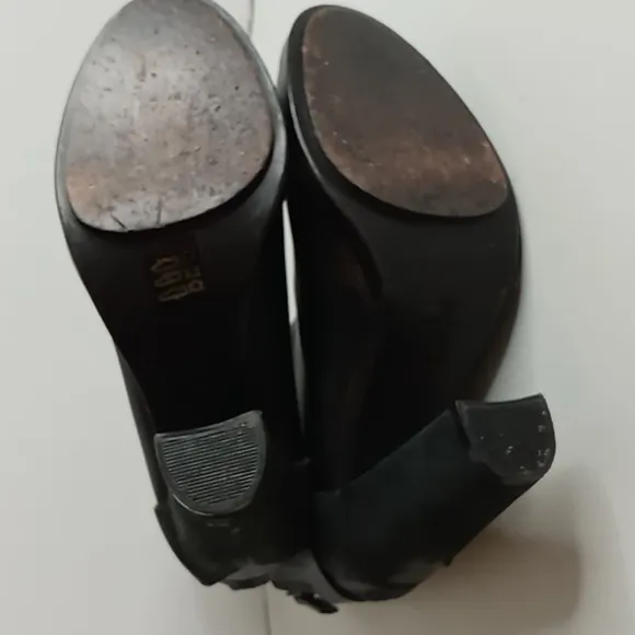 Surface to Air -Leather Ankle Bootie -Made in Portugal - size 36/6