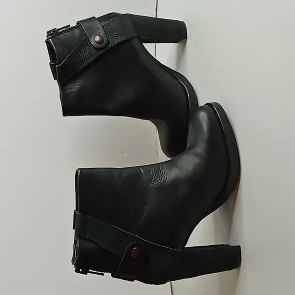 Surface to Air -Leather Ankle Bootie -Made in Portugal - size 36/6
