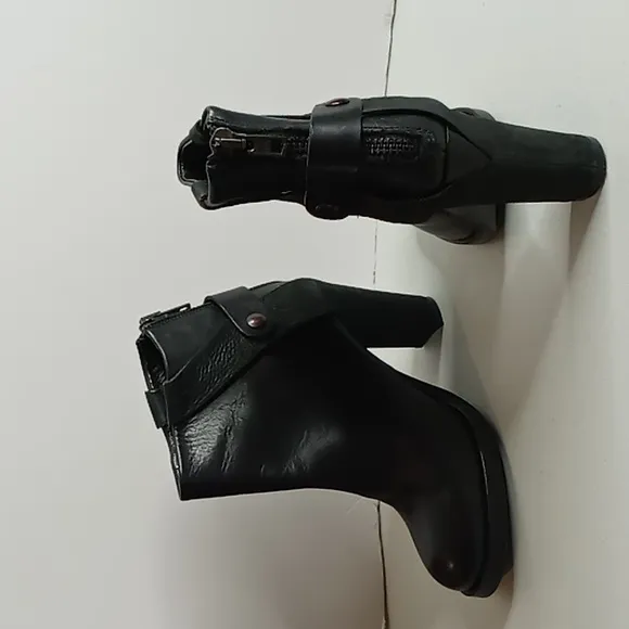 Surface to Air -Leather Ankle Bootie -Made in Portugal - size 36/6