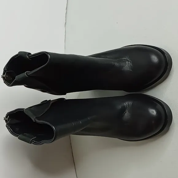 Surface to Air -Leather Ankle Bootie -Made in Portugal - size 36/6
