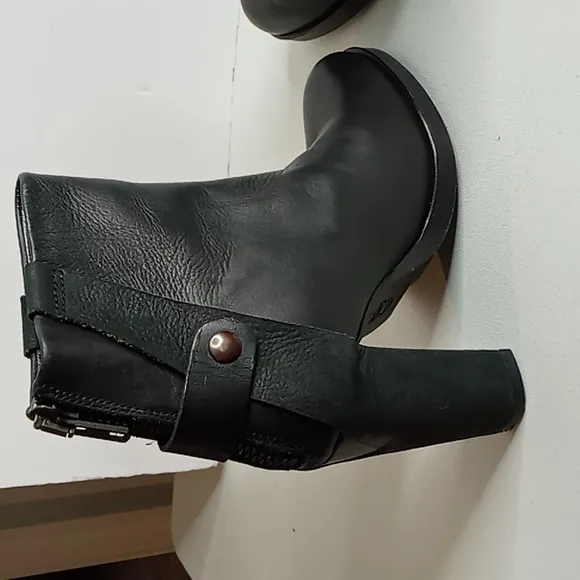 Surface to Air -Leather Ankle Bootie -Made in Portugal - size 36/6