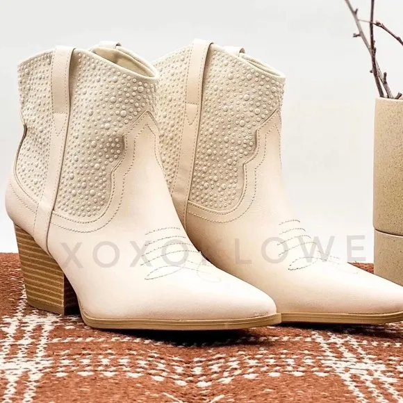 SZ 8.5 &amp; 10 Ivory Faux Pearl Embellished Western Cowboy Boots