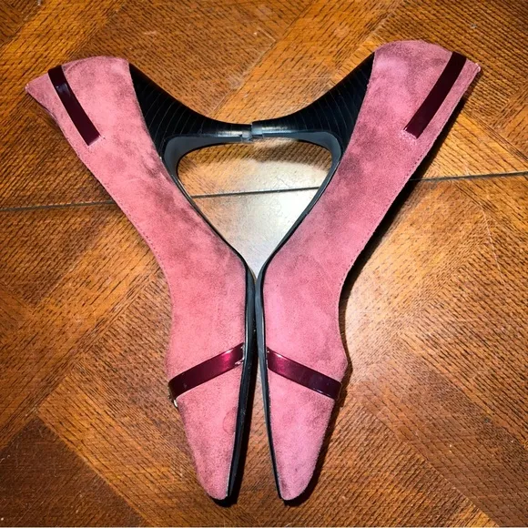 TAHARI SHOES WOME’S SUEDE HEELS