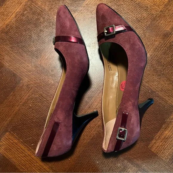 TAHARI SHOES WOME’S SUEDE HEELS