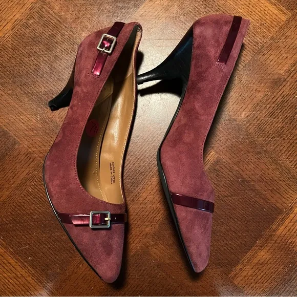 TAHARI SHOES WOME’S SUEDE HEELS