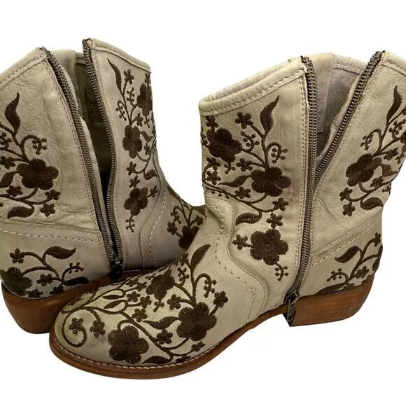 Taos Privilege Cream Leather Flower Embroidered Short Ankle Western Boots Size 8