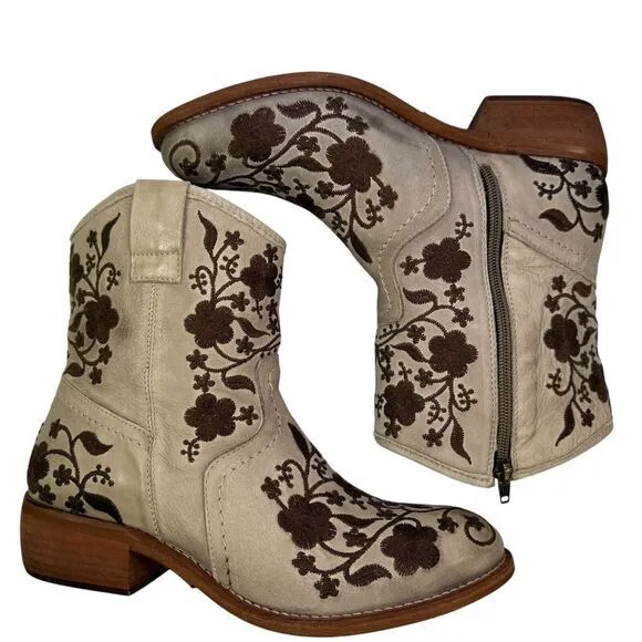 Taos Privilege Cream Leather Flower Embroidered Short Ankle Western Boots Size 8