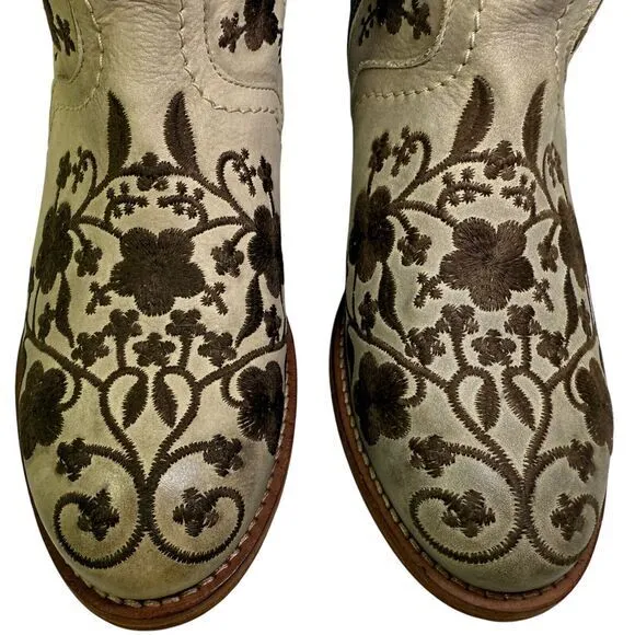 Taos Privilege Cream Leather Flower Embroidered Short Ankle Western Boots Size 8