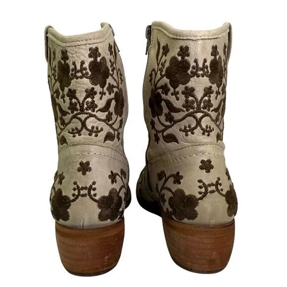 Taos Privilege Cream Leather Flower Embroidered Short Ankle Western Boots Size 8