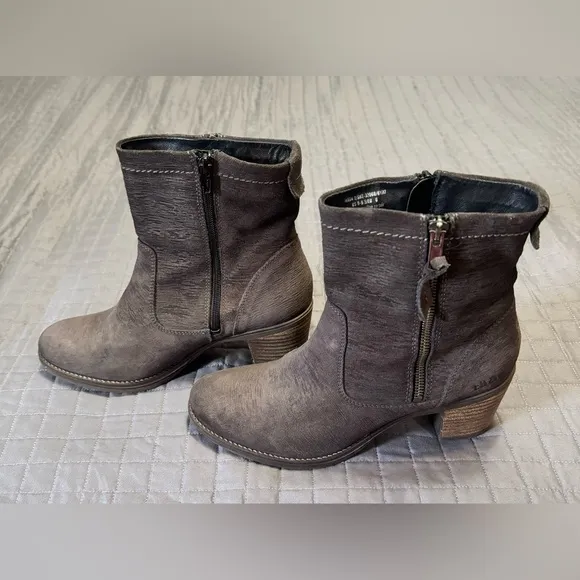 TAOS Shaka Grey Suede Ankle Boots US9-9.5