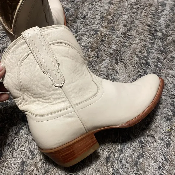 Tecovas Women's cream short Leather Western Boots sz 8.5