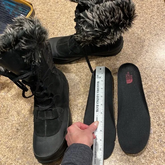 The North Face Black Boots Suede Faux Fur 10 620179 Waterproof (Nuptse Purna?)